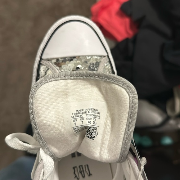 NWT rare Chuck Taylor silver sequin high tops - Picture 5 of 5